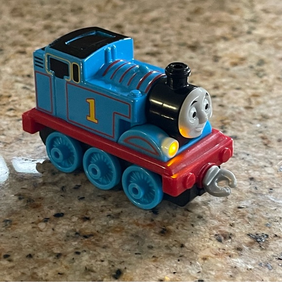 Thomas & Friends Take-n-Play Talking Thomas Train, Talks / lights up - Picture 2 of 7